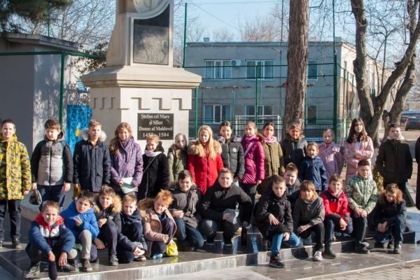Noi vizitatori captivaţi de Proiectul Academia „Junior Club”