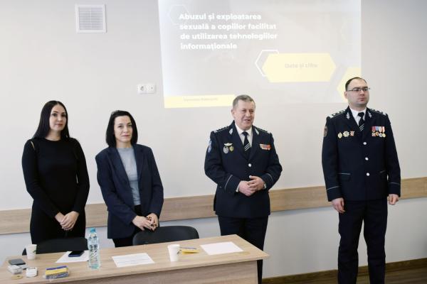 Curs de formare organizat de reprezentanţii Centrului Internaţional ,,La Strada”