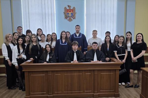 Viitorii juriști în dialog cu profesioniști ai sistemului de justiție