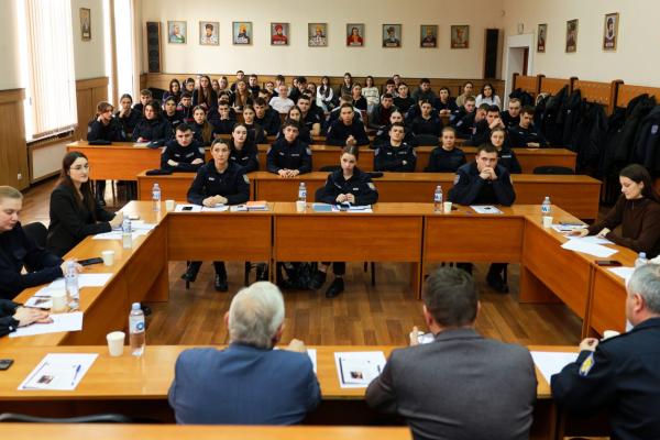 Masă rotundă dedicată celor 35 de ani ai Academiei „Ștefan cel Mare”