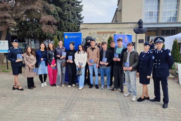 Eveniment educaţional dedicat promovării studiilor şi orientării în carieră