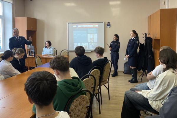 Academia „Ștefan cel Mare” a MAI a dat startul vizitelor de informare în liceele din țară