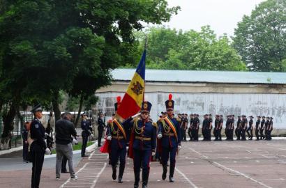 Noua promoție de ofițeri și subofițeri a depus Jurământul solemn imaginea 16