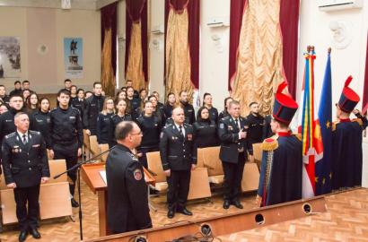 O nouă promoţie de ofiţeri specializaţi în domeniul de competență imaginea 2
