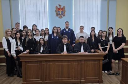 Viitorii juriști în dialog cu profesioniști ai sistemului de justiție imaginea 10