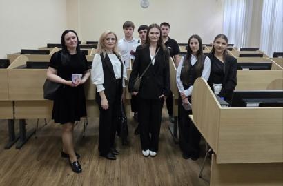 Viitorii juriști în dialog cu profesioniști ai sistemului de justiție imaginea 5