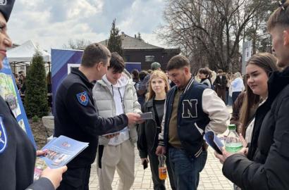 Academia „Ștefan cel Mare” promovează oferta educațională în cadrul Târgului „Învață în Moldova” imagine 1
