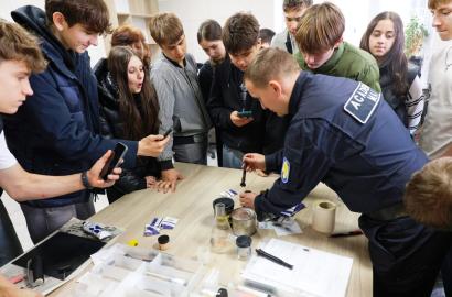 „Memorie şi Recunoştinţă” – activitate educativă pentru elevi la Academia „Ștefan cel Mare” imagine 11