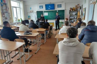 Academia „Ștefan cel Mare” a MAI a dat startul vizitelor de informare în liceele din țară imagine 4