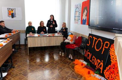 „Sparge cercul violenței. Fă un pas spre schimbare” – masă rotundă în cadrul Campaniei „16 Zile de Activism împotriva violenței în bază de gen” imagine 7