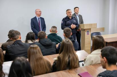 „Absolventul lunii’’ aduce inspirație tinerelor generații – Stanislav Secrieru la Academia „Ştefan cel Mare” imagine 3