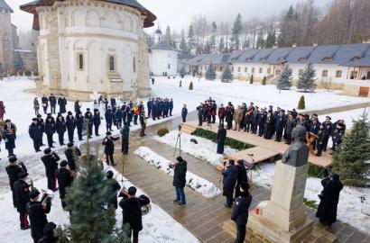 „Mănăstirea Putna unește” – inaugurarea Plăcii omagiale a Academiei „Ștefan cel Mare” imagine 19