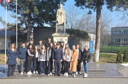 Academia „Ștefan cel Mare” a MAI continuă activitățile de orientare profesională pentru elevi imagine 13