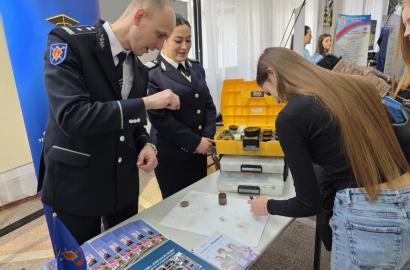 Eveniment educaţional dedicat promovării studiilor şi orientării în carieră imagine 8