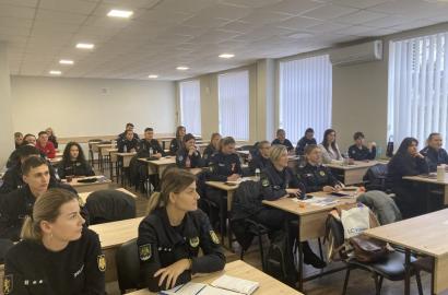 Formare continuă în contextul Campaniei ONU „16 zile de activism împotriva violenței în bază de gen” imagine 3