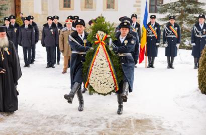 „Mănăstirea Putna unește” – inaugurarea Plăcii omagiale a Academiei „Ștefan cel Mare” imagine 15