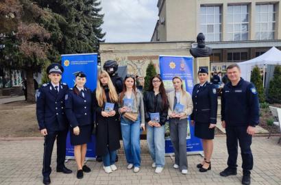 Eveniment educaţional dedicat promovării studiilor şi orientării în carieră imagine 7