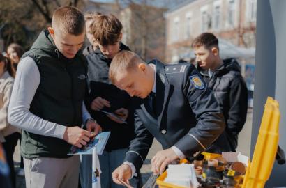 Academia „Ștefan cel Mare” promovează oferta educațională în cadrul Târgului „Învață în Moldova” imagine 7