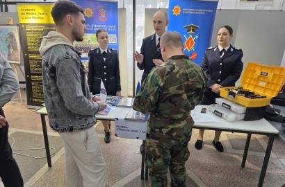 Eveniment educaţional dedicat promovării studiilor şi orientării în carieră imagine 6