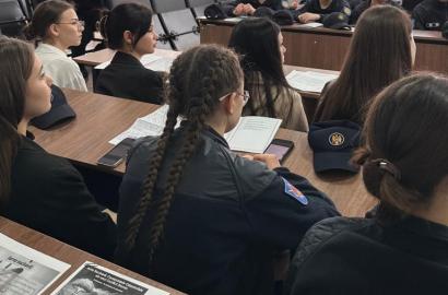 Conștientizarea riscurilor globale prin educație și dezbatere imagine 2