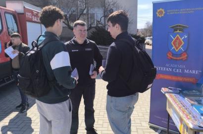 Academia „Ștefan cel Mare” promovează oferta educațională în cadrul Târgului „Învață în Moldova” imagine 4