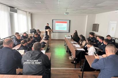 Conștientizarea riscurilor globale prin educație și dezbatere imagine 4