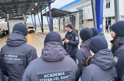 Oportunitate de învățare practică pentru studenții Academiei în cadrul vizitei la PTF Sculeni imagine 1