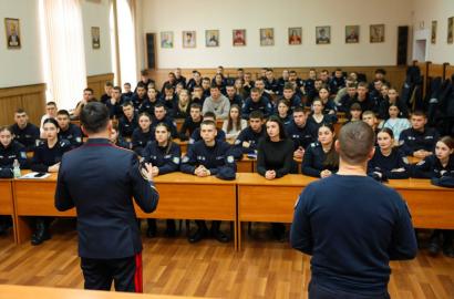 Absolvent de succes, lider în Poliție: Viorel Cernăuțeanu revine în fața studenților Academiei „Ștefan cel Mare” imagine 3