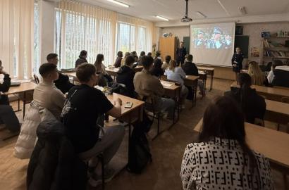 Mii de elevi informați: Academia „Ștefan cel Mare” încheie vizitele în liceele din Republica Moldova imagine 1