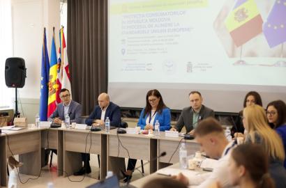 Tinerii cercetători, studenți la facultățile de drept din Republica Moldova și România, împreună cu cadrele didactice și specialiști din domeniu, au abordat la Chișinău subiectul protecției consumatorilor în contextul aderării la Uniunea Europeană imagine 19