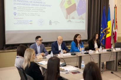 Tinerii cercetători, studenți la facultățile de drept din Republica Moldova și România, împreună cu cadrele didactice și specialiști din domeniu, au abordat la Chișinău subiectul protecției consumatorilor în contextul aderării la Uniunea Europeană imagine 17