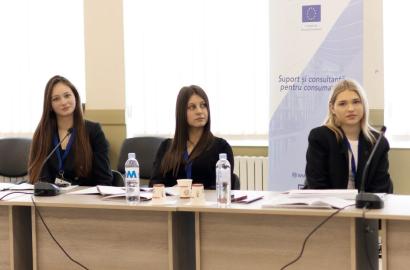 Tinerii cercetători, studenți la facultățile de drept din Republica Moldova și România, împreună cu cadrele didactice și specialiști din domeniu, au abordat la Chișinău subiectul protecției consumatorilor în contextul aderării la Uniunea Europeană imagine 16
