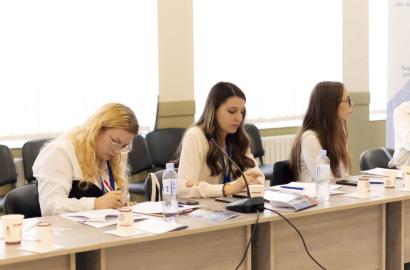 Tinerii cercetători, studenți la facultățile de drept din Republica Moldova și România, împreună cu cadrele didactice și specialiști din domeniu, au abordat la Chișinău subiectul protecției consumatorilor în contextul aderării la Uniunea Europeană imagine 14