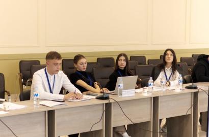 Tinerii cercetători, studenți la facultățile de drept din Republica Moldova și România, împreună cu cadrele didactice și specialiști din domeniu, au abordat la Chișinău subiectul protecției consumatorilor în contextul aderării la Uniunea Europeană imagine 13