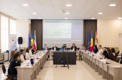 Tinerii cercetători, studenți la facultățile de drept din Republica Moldova și România, împreună cu cadrele didactice și specialiști din domeniu, au abordat la Chișinău subiectul protecției consumatorilor în contextul aderării la Uniunea Europeană imagine 12