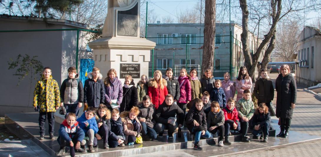 Noi vizitatori captivaţi de Proiectul Academia „Junior Club”
