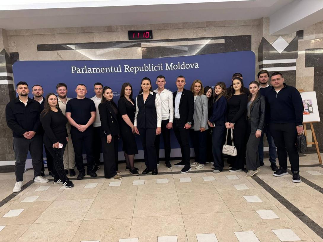 Vizită de studiu a studenților la Parlamentul Republicii Moldova