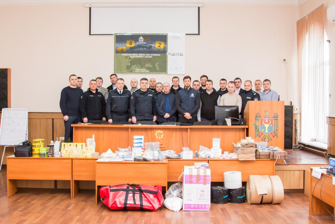 Instruiri cu reprezentanţii INTERPOL
