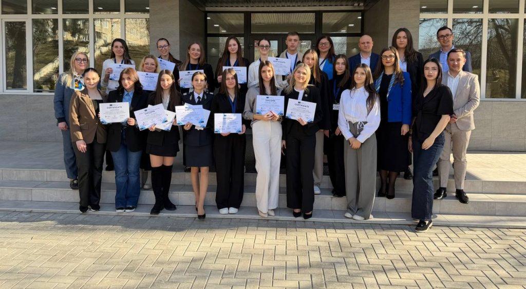 Tinerii cercetători, studenți la facultățile de drept din Republica Moldova și România, împreună cu cadrele didactice și specialiști din domeniu, au abordat la Chișinău subiectul protecției consumatorilor în contextul aderării la Uniunea Europeană